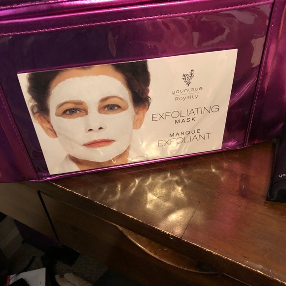 Younique makeup - Picture 7 of 8